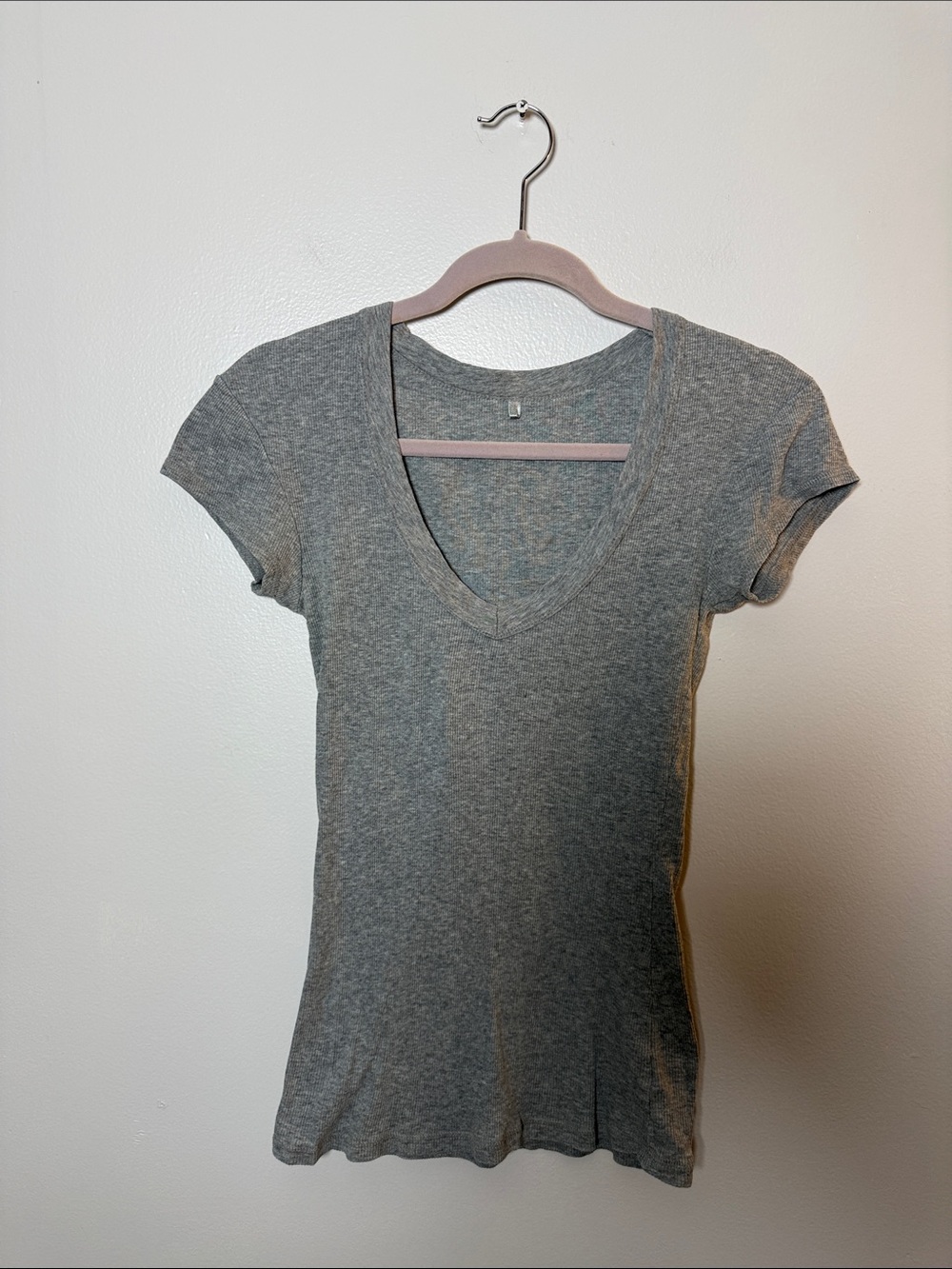 Arizona Jean Company Gray V-Neck Short Sleeve Tee Size Small